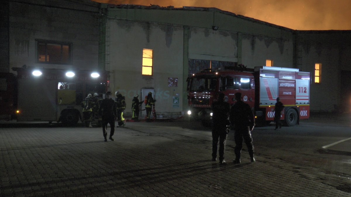 Kayseri deki yangın çıkan bölgeye çok sayıda ekip sevk edildi #2